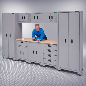 Equipement d'atelier avec deux armoires d'atelier et une armoire murale