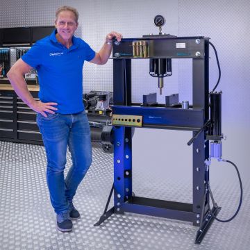 Presse d'atelier hydropneumatique - 50 tonnes + poinçons