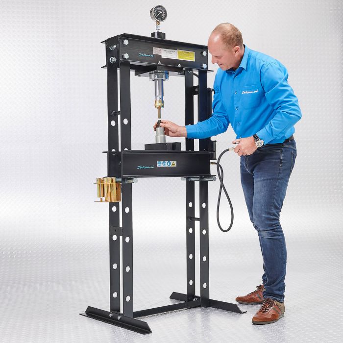 Presse d'atelier hydropneumatique 30 tonnes + 8 poinçons
