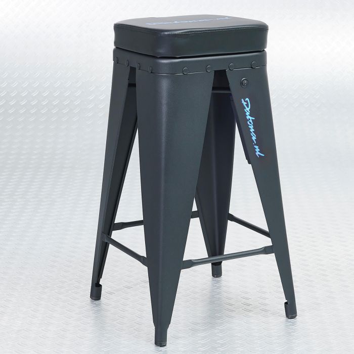 Tabouret d'atelier avec néon